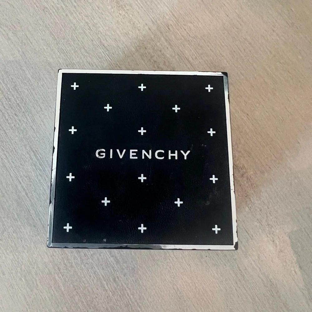 Givenchy bundle - Picture 2 of 3